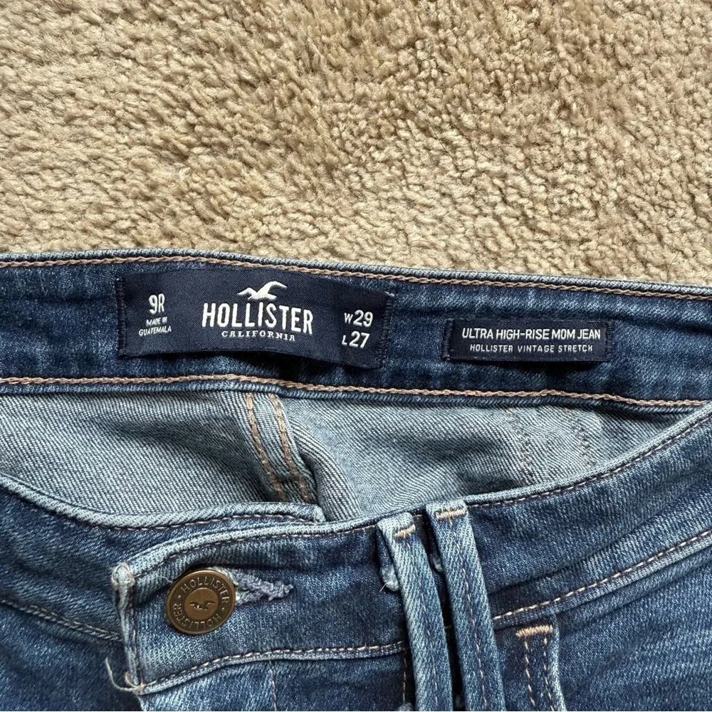 Hollister Ultra High-Rise Mom Jean